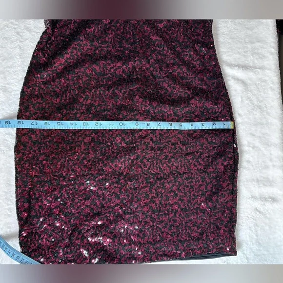 Express Deep Red & Black Sequin V-neck Long Sleeve Lined Holiday Dress Size 6 - Picture 8 of 10